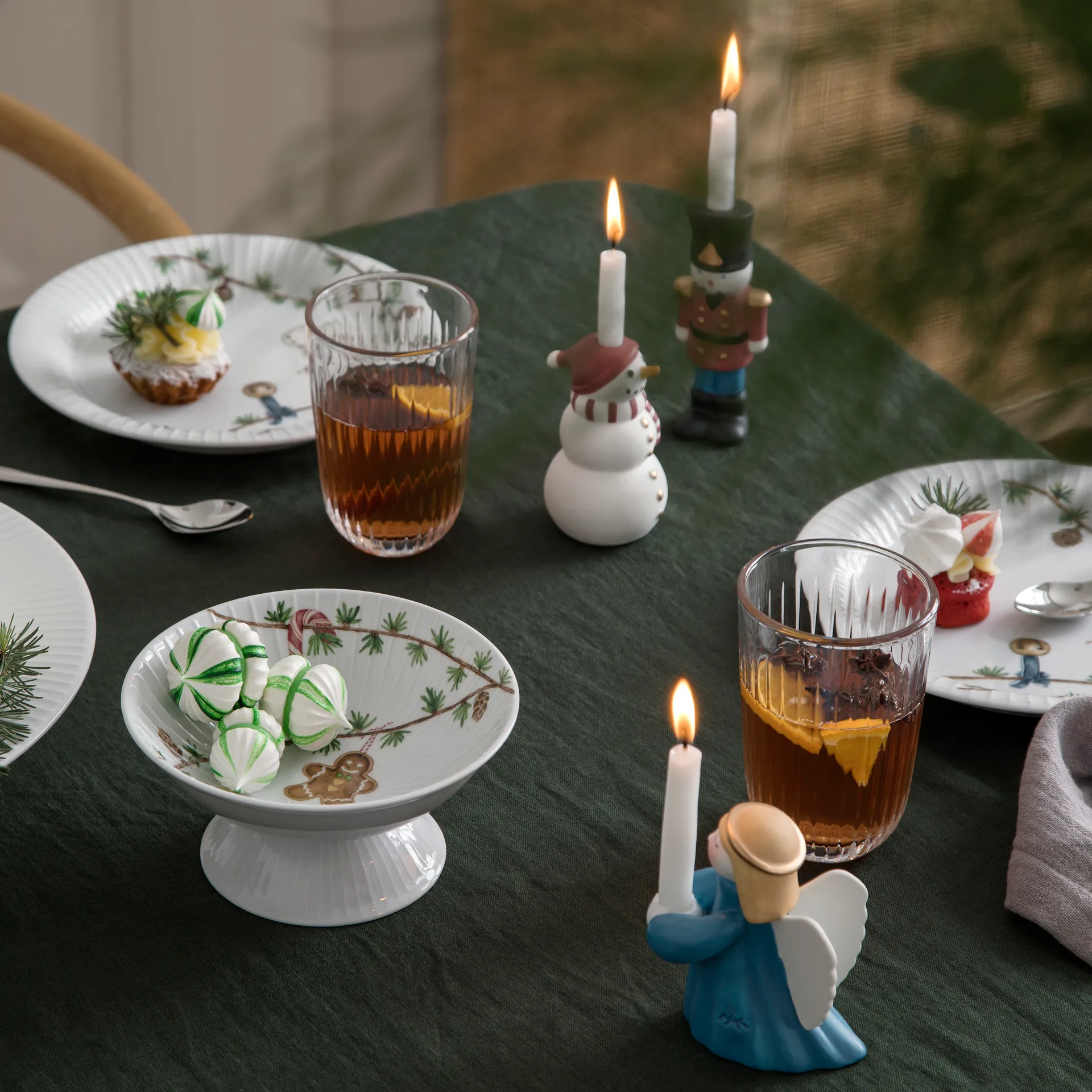 Kähler Christmas porslinsfigur Snögubbe, Vit-svart-röd Kähler