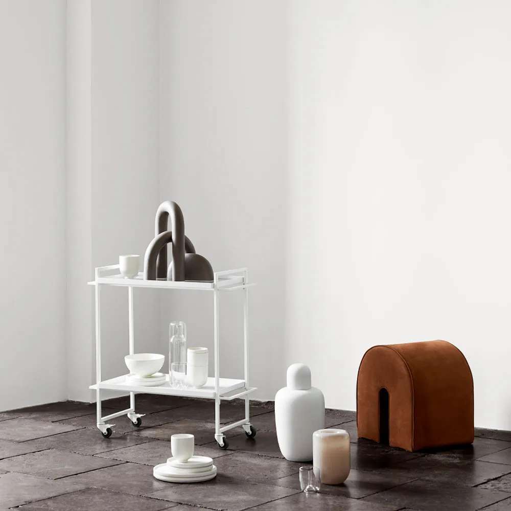 Curved sittpuff, Läder light brown Kristina Dam Studio