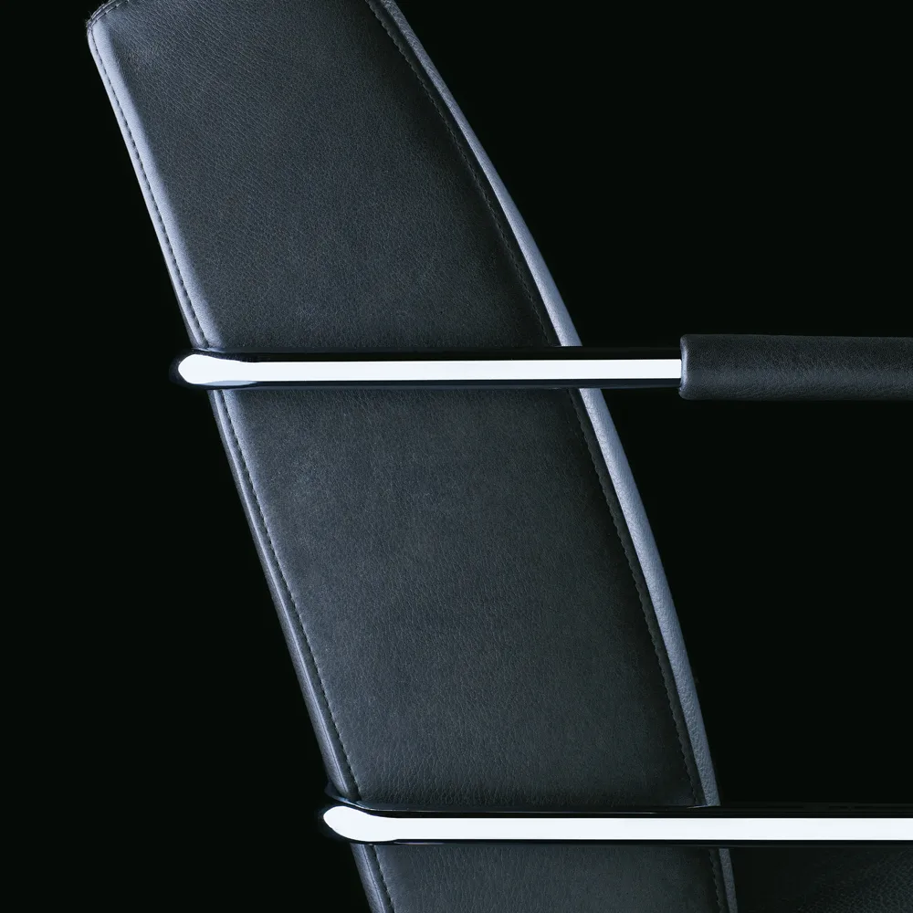 Cinema soffa, Elmo nordic svart-kromben Lammhults