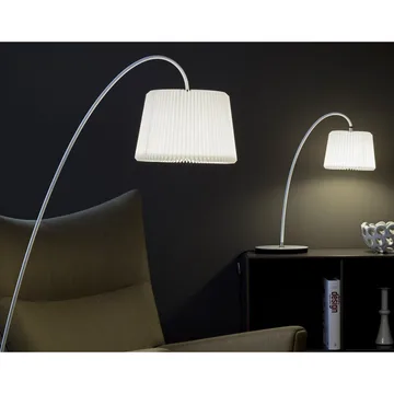 320M Snowdrop golvlampa - vit, svart stativ - Le Klint