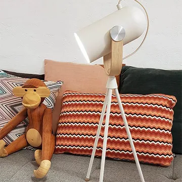 Carronade High bordslampa - svart/valnöt, mässingsdetalj - Le Klint