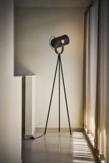 Carronade II golvlampa - Svart-rökt ek - Le Klint