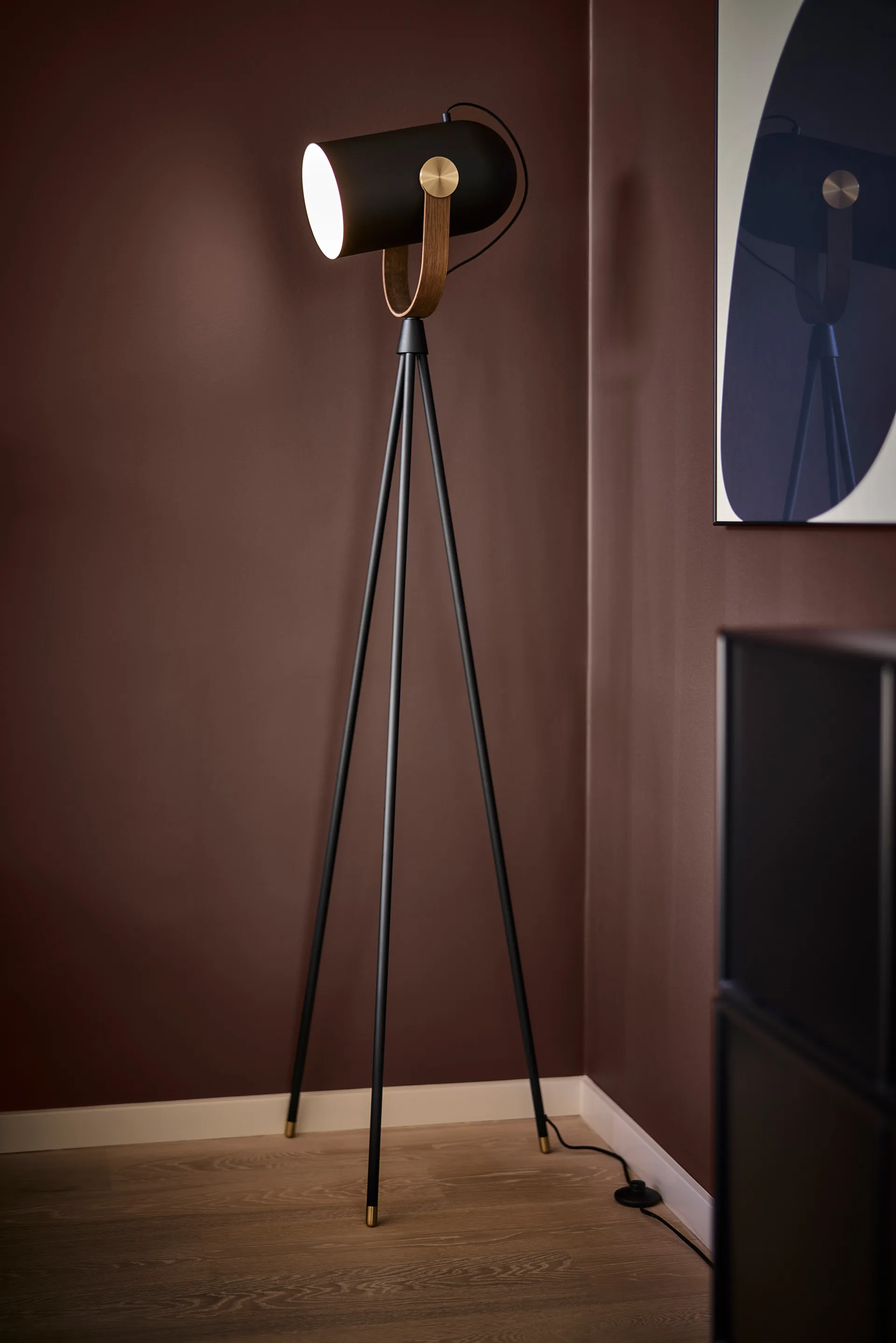Carronade II golvlampa, Svart-rökt ek Le Klint
