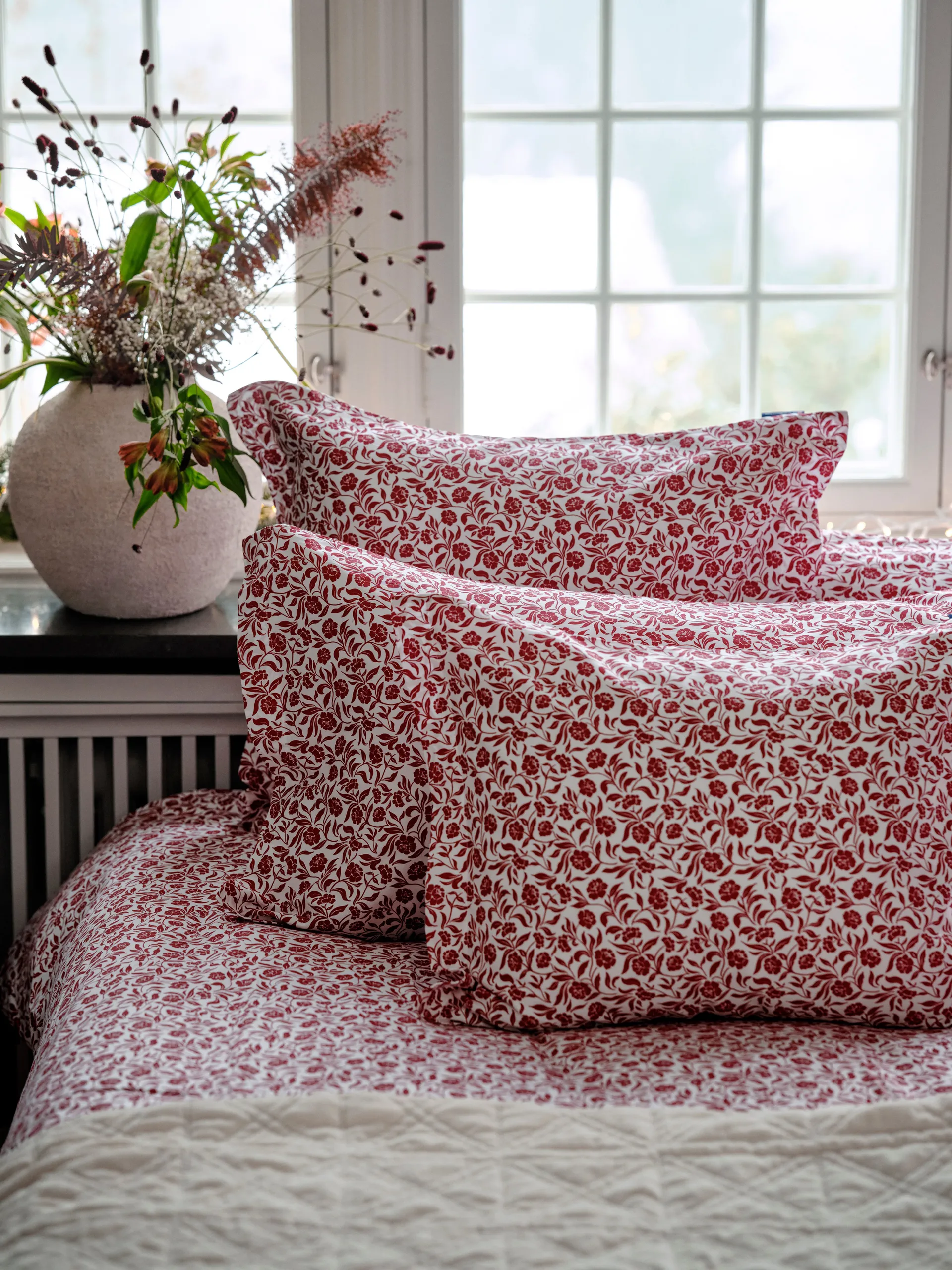 Flower printed cotton sateen örngott 50x60 cm, Vit-röd Lexington