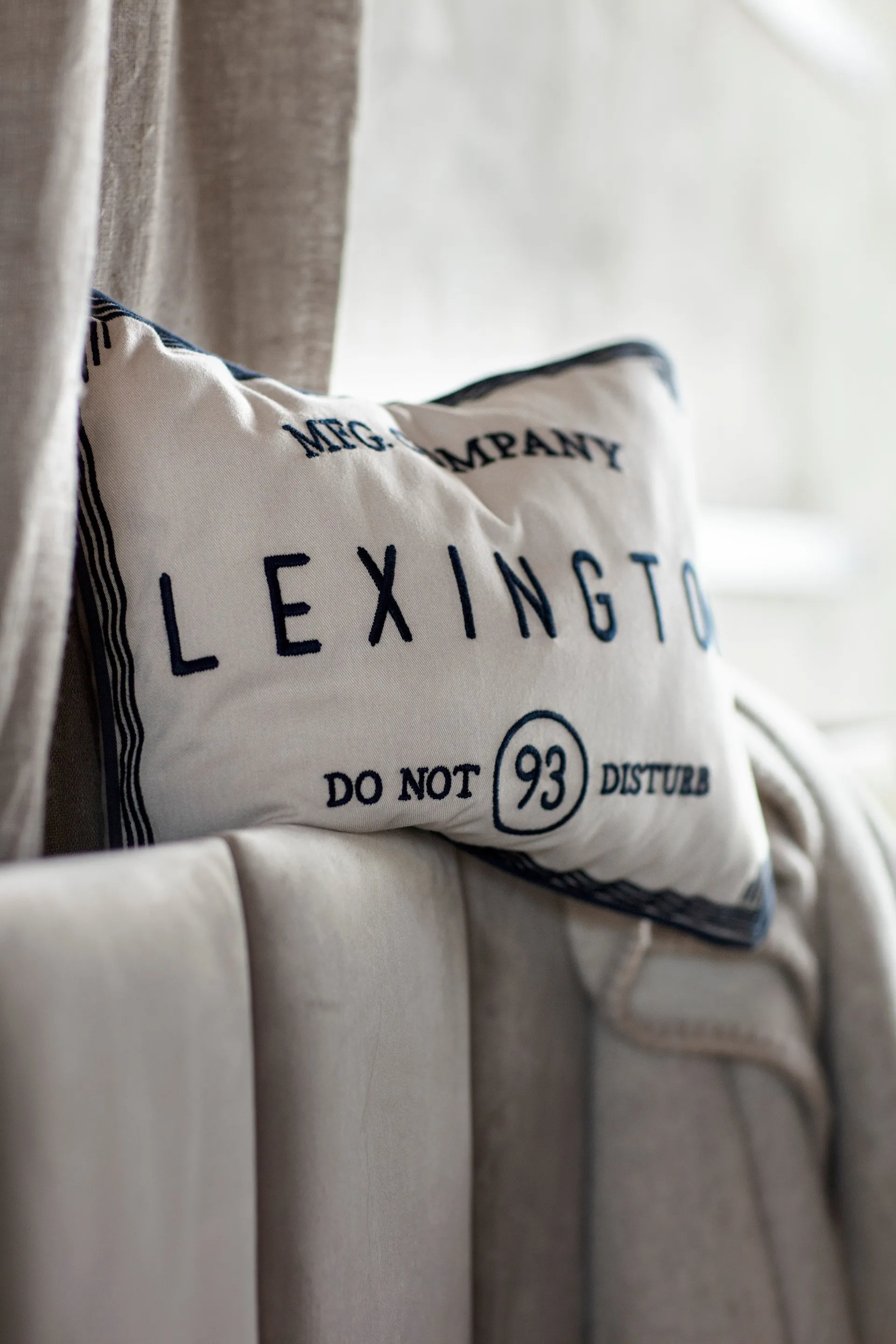 Hotel Do Not Disturb kuddfodral 30x40 cm, Beige Lexington
