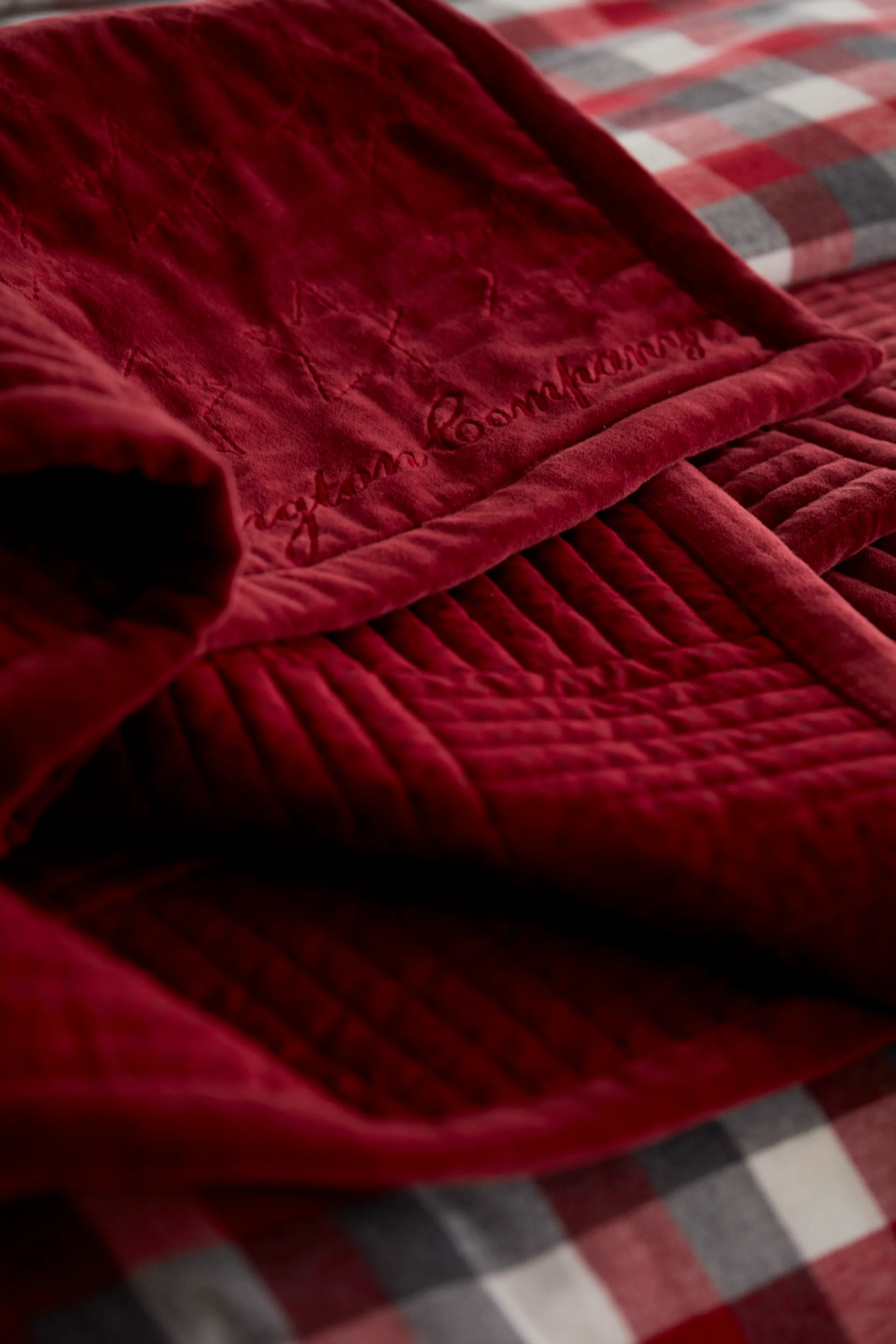 Quilted Cotton Velvet Star överkast 160x240 cm, Red Lexington