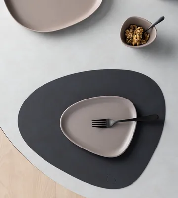 Curve Stoneware assiett 19x22 cm - Warm Grey - LIND DNA