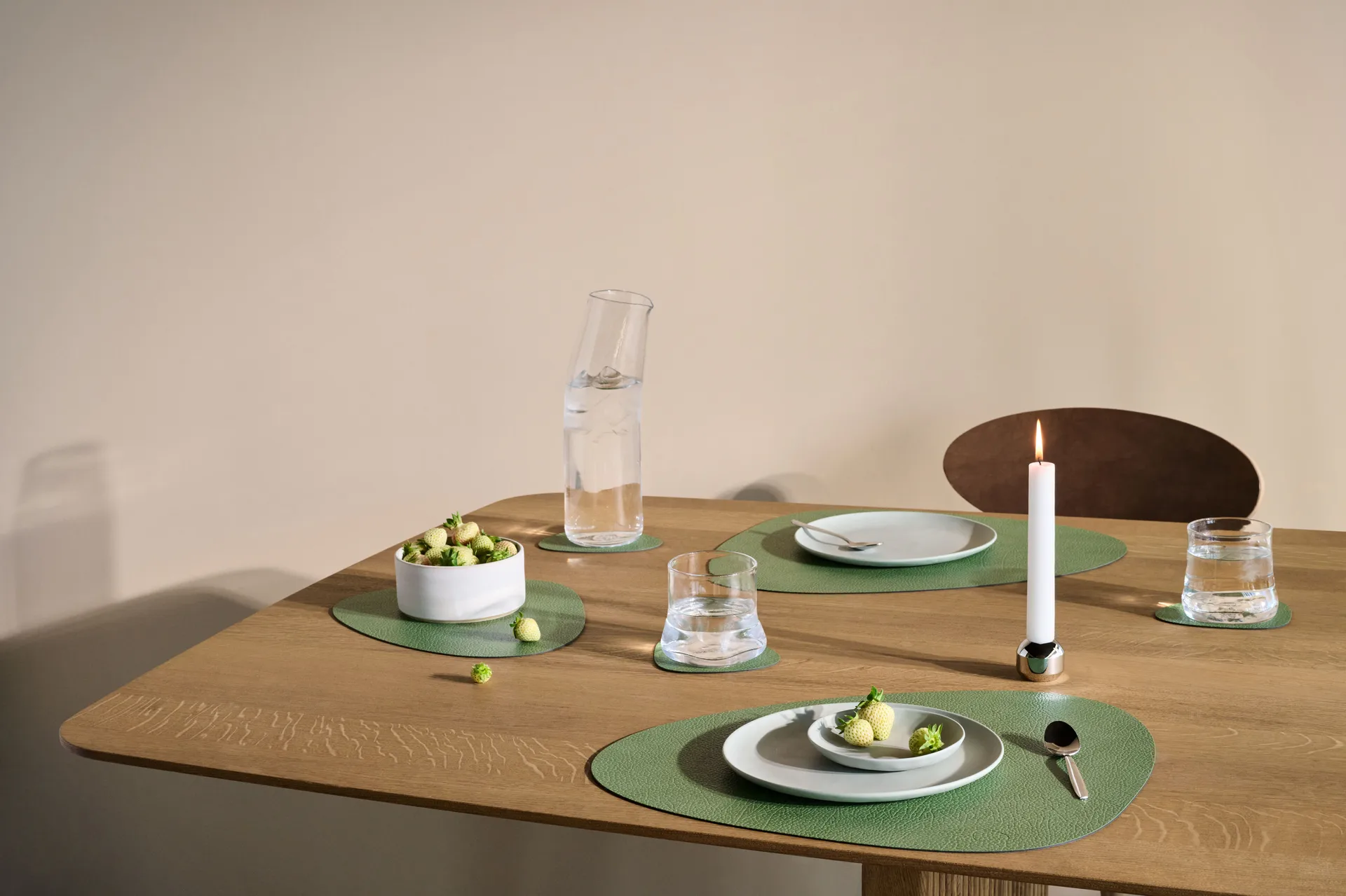 Hippo bordstablett curve M, Forest green LIND DNA
