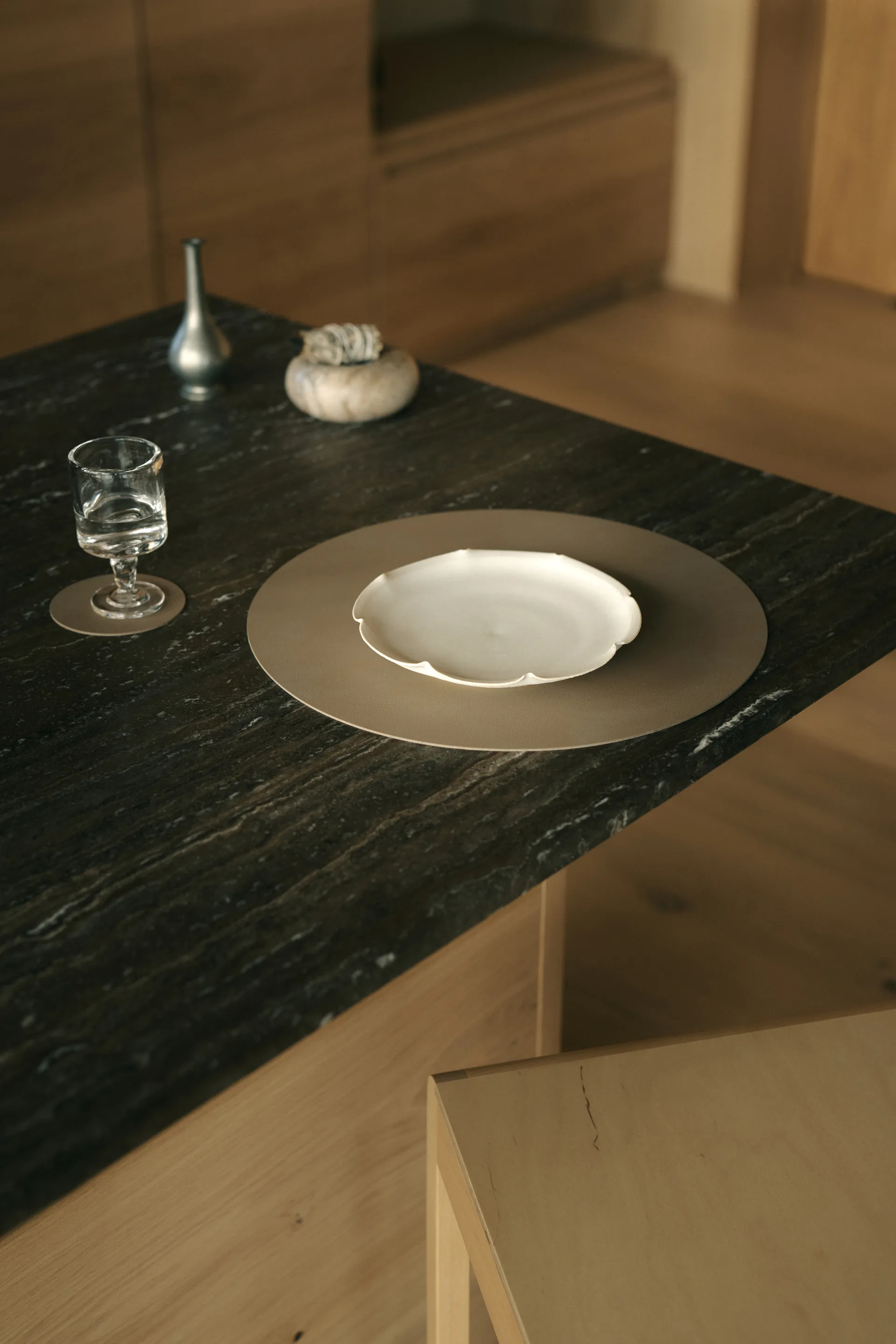 Nupo bordstablett, Clay brown, circle, L, Ø38 cm LIND DNA