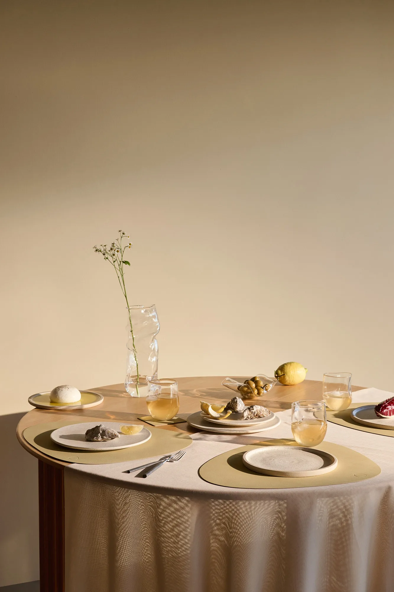 Nupo bordstablett curve L, Lemon sorbet, 44x37 cm LIND DNA