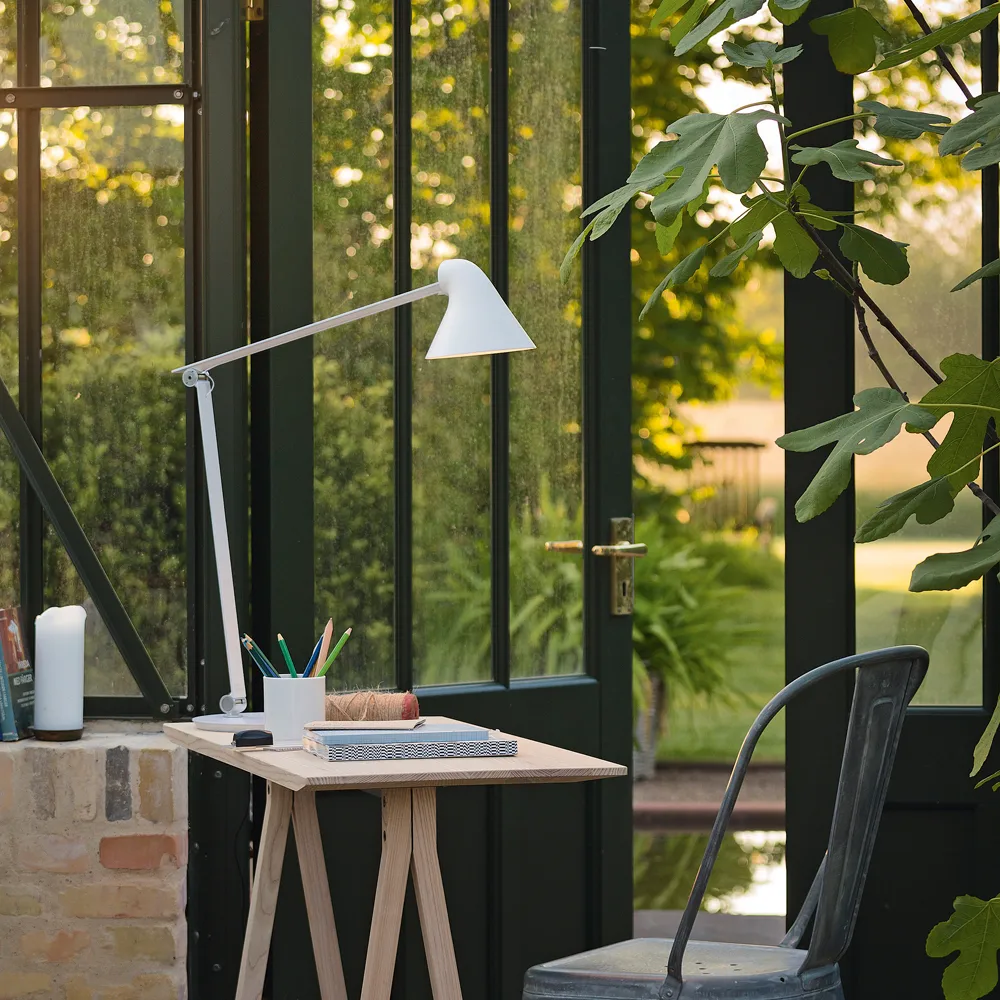 NJP skrivbordslampa, Vit, klämma, 3000k Louis Poulsen