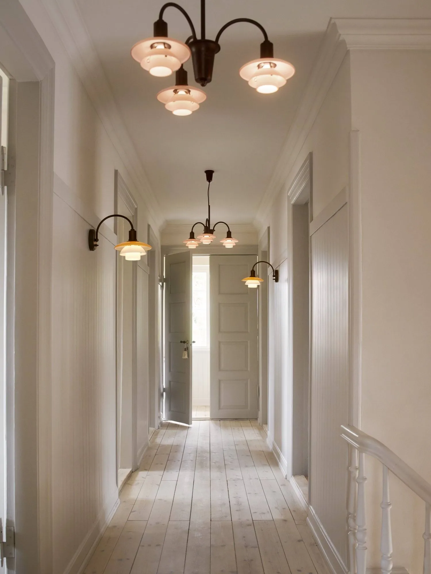 PH 2/2 Centenary Edition vägglampa, Amber-opal white, fast installation Louis Poulsen