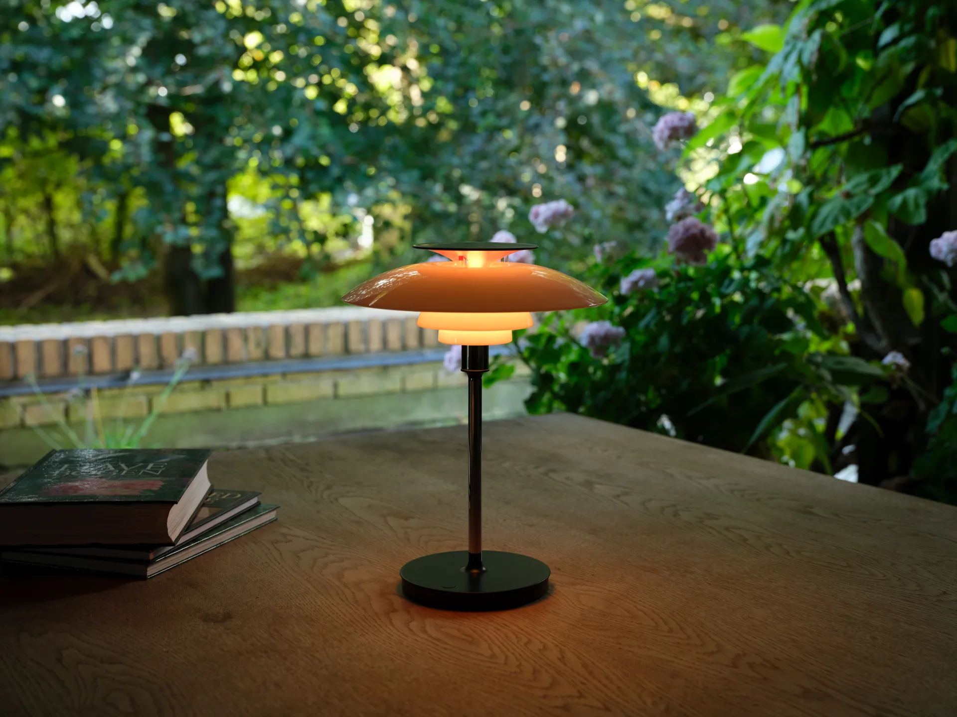 PH 80 portabel bordslampa, Vit opal, krompläterad Louis Poulsen