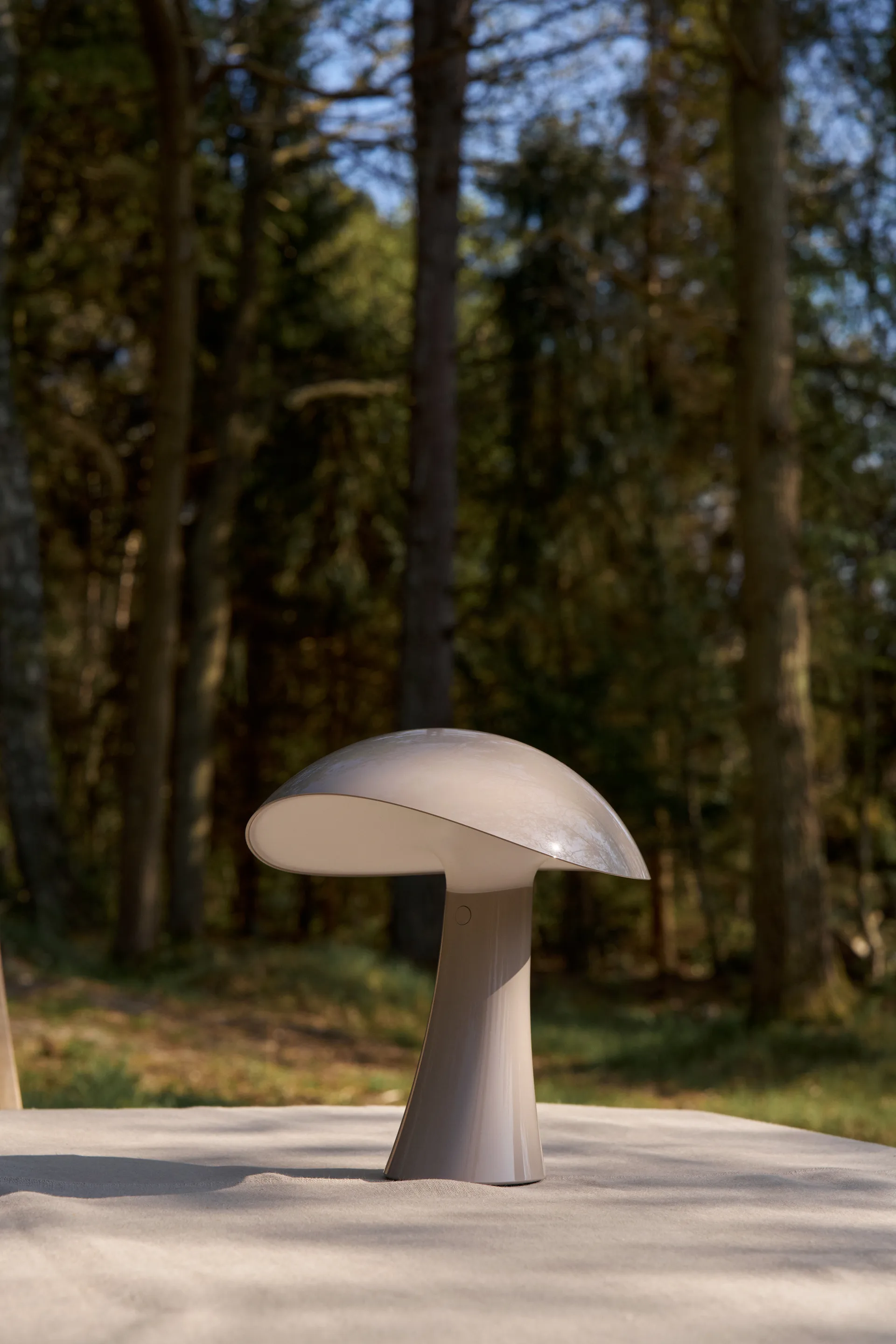 Rumee 220 portabel bordslampa, Earth Grey Louis Poulsen