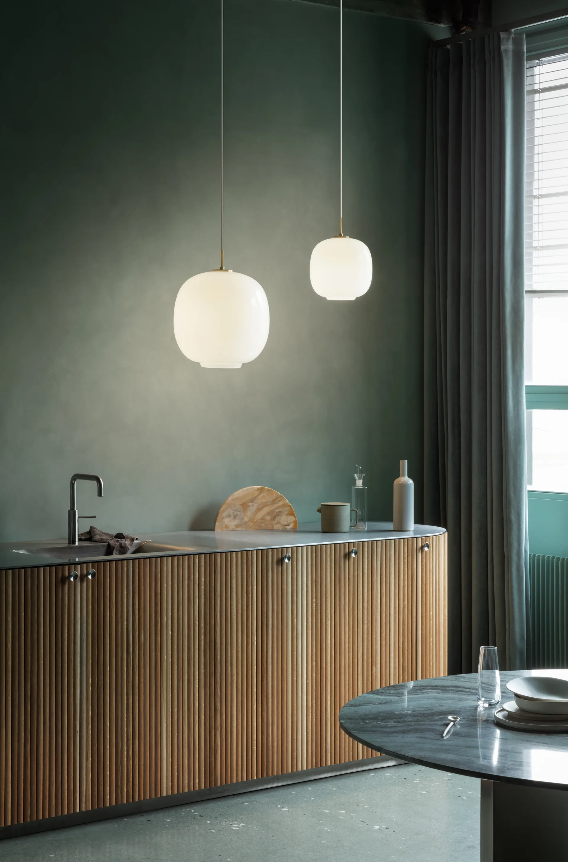 VL45 Radiohuspendel Ø37 cm, Brass-white opal glass Louis Poulsen