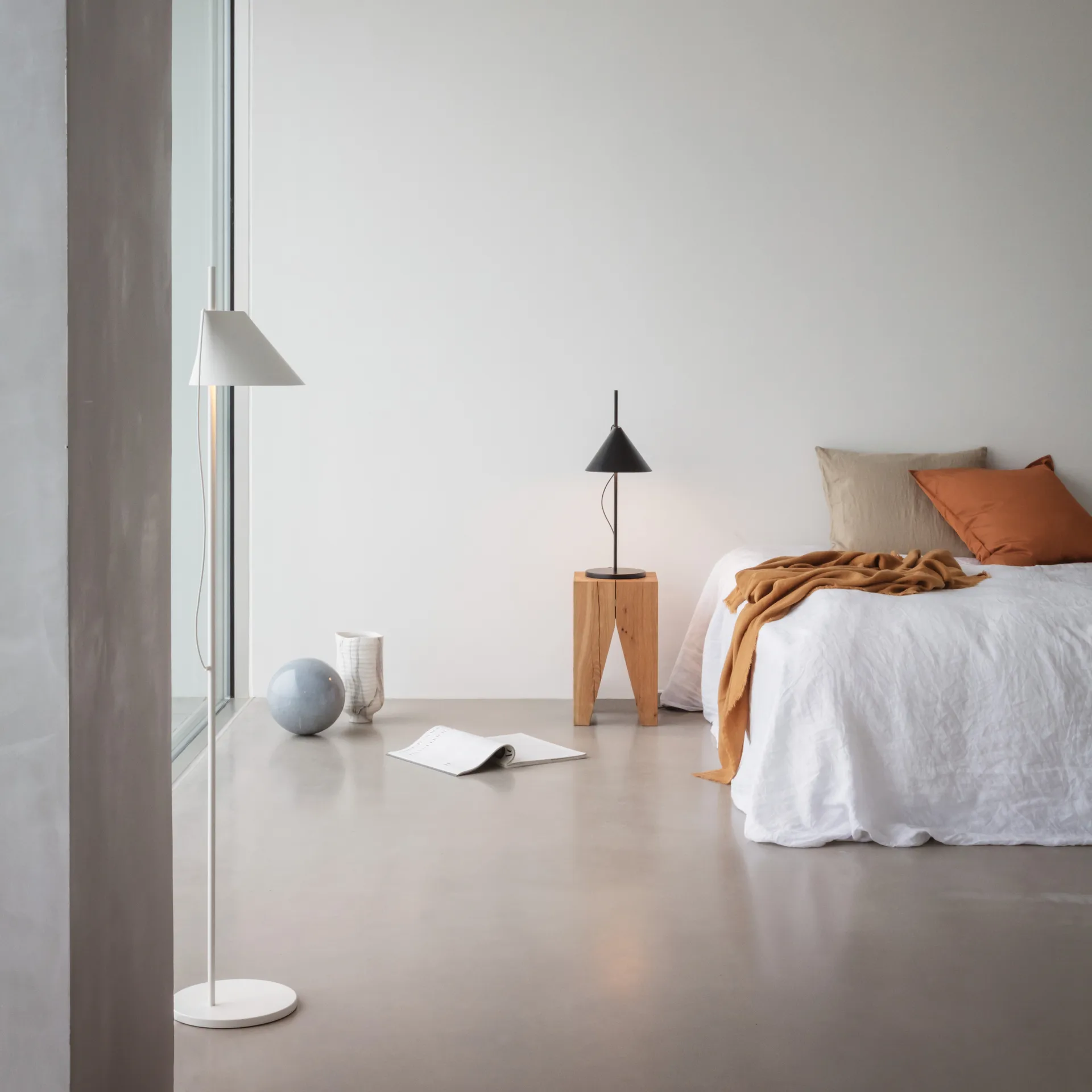 Yuh bordslampa, Svart Louis Poulsen