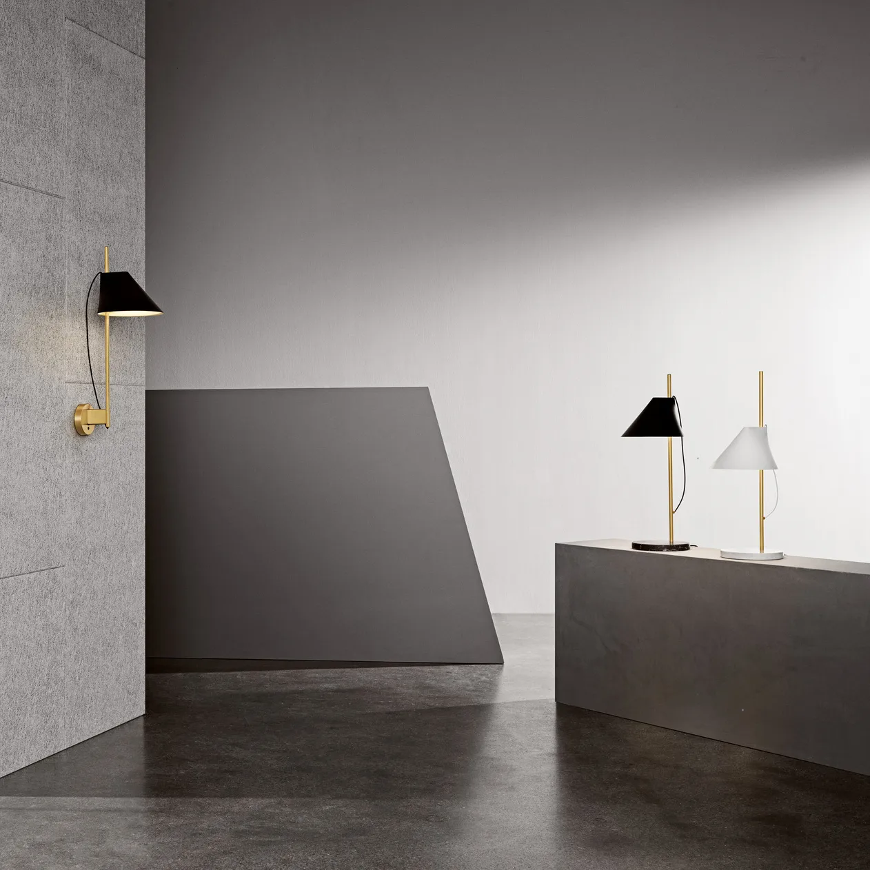 Yuh bordslampa, Vit-mässing Louis Poulsen