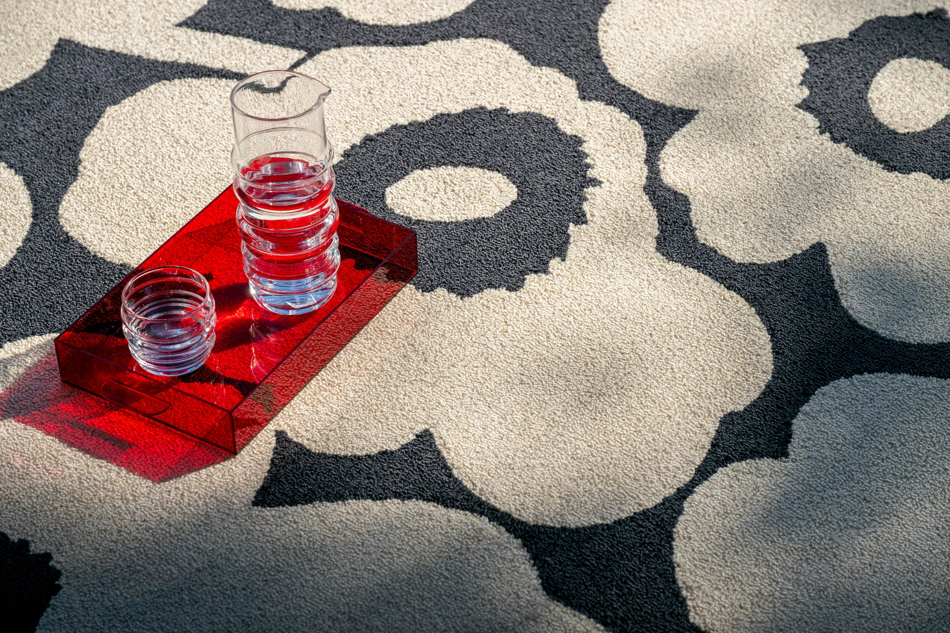Unikko matta outdoor, Charcoal-white, 140x200 cm Marimekko