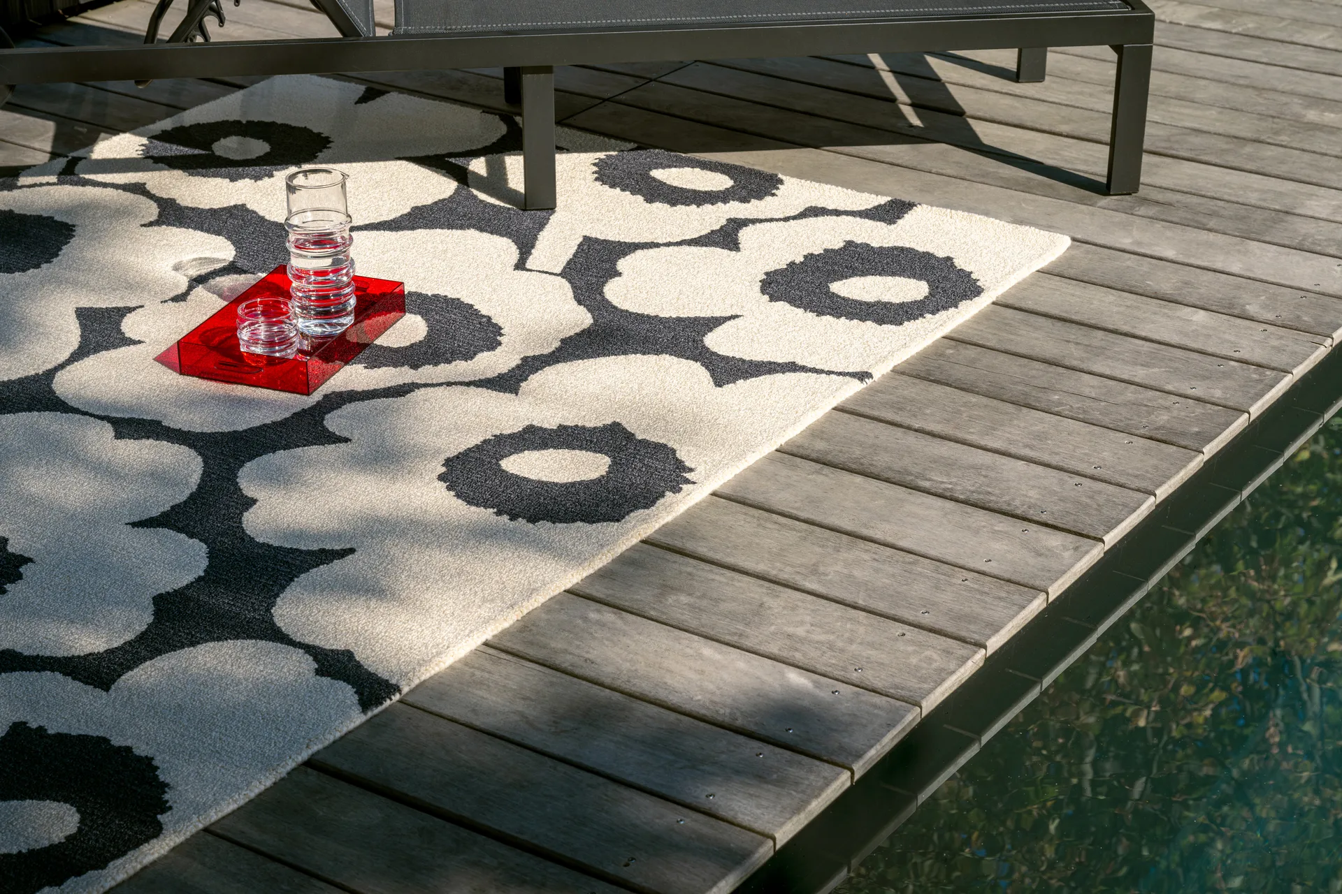 Unikko matta outdoor, Charcoal-white, 140x200 cm Marimekko