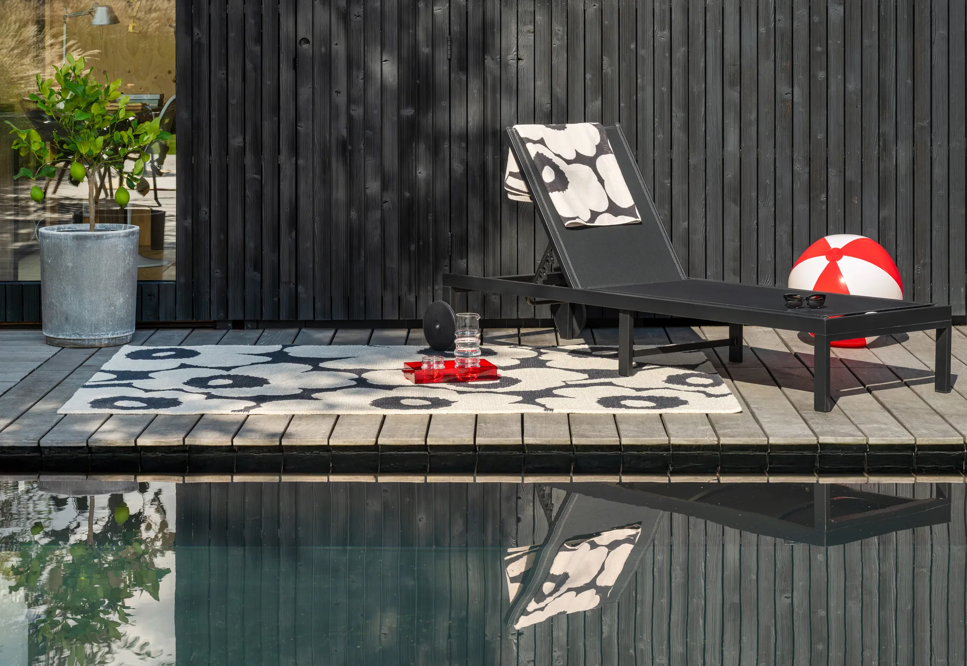 Unikko matta outdoor, Charcoal-white, 250x350 cm Marimekko
