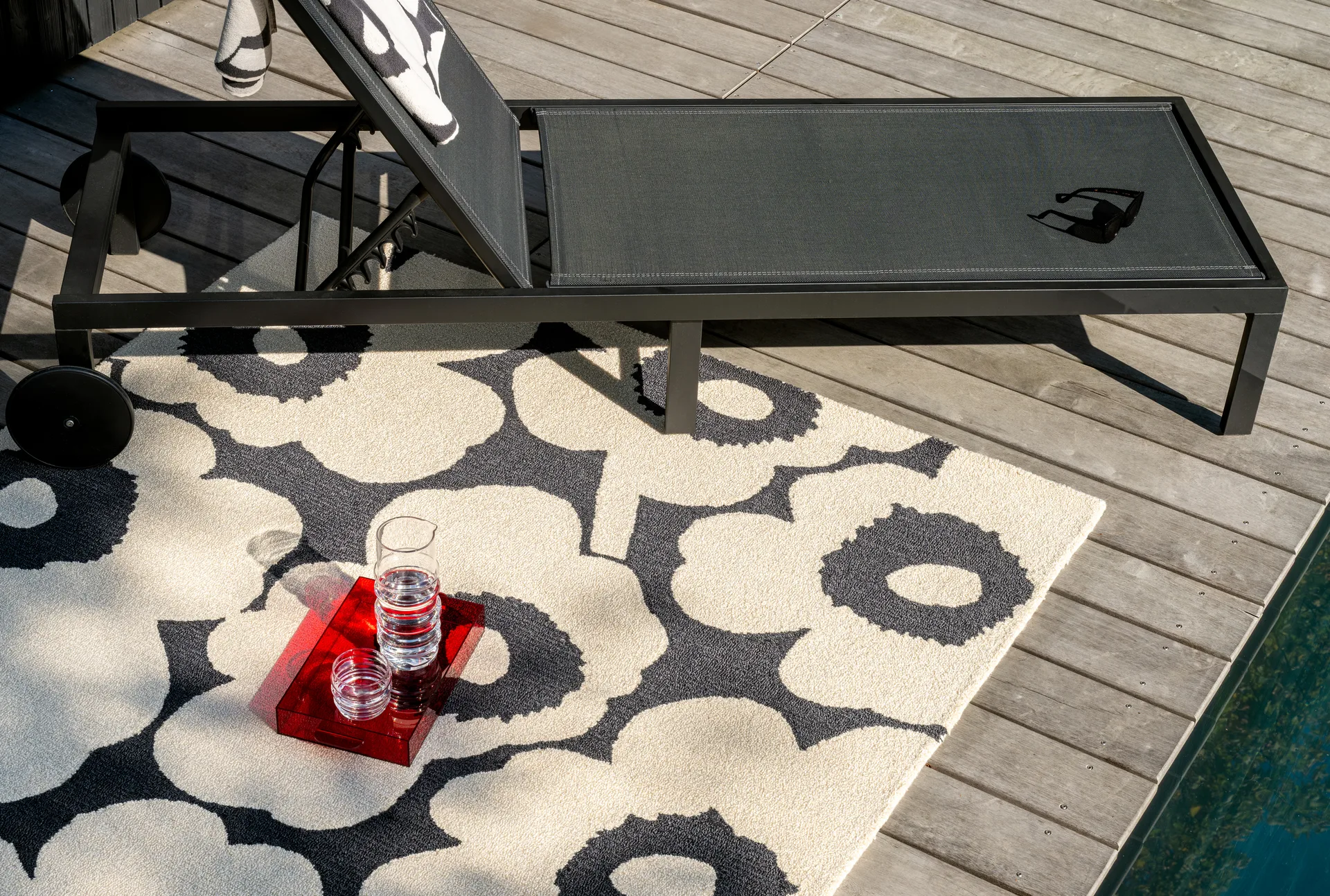 Unikko matta outdoor, Charcoal-white, 250x350 cm Marimekko