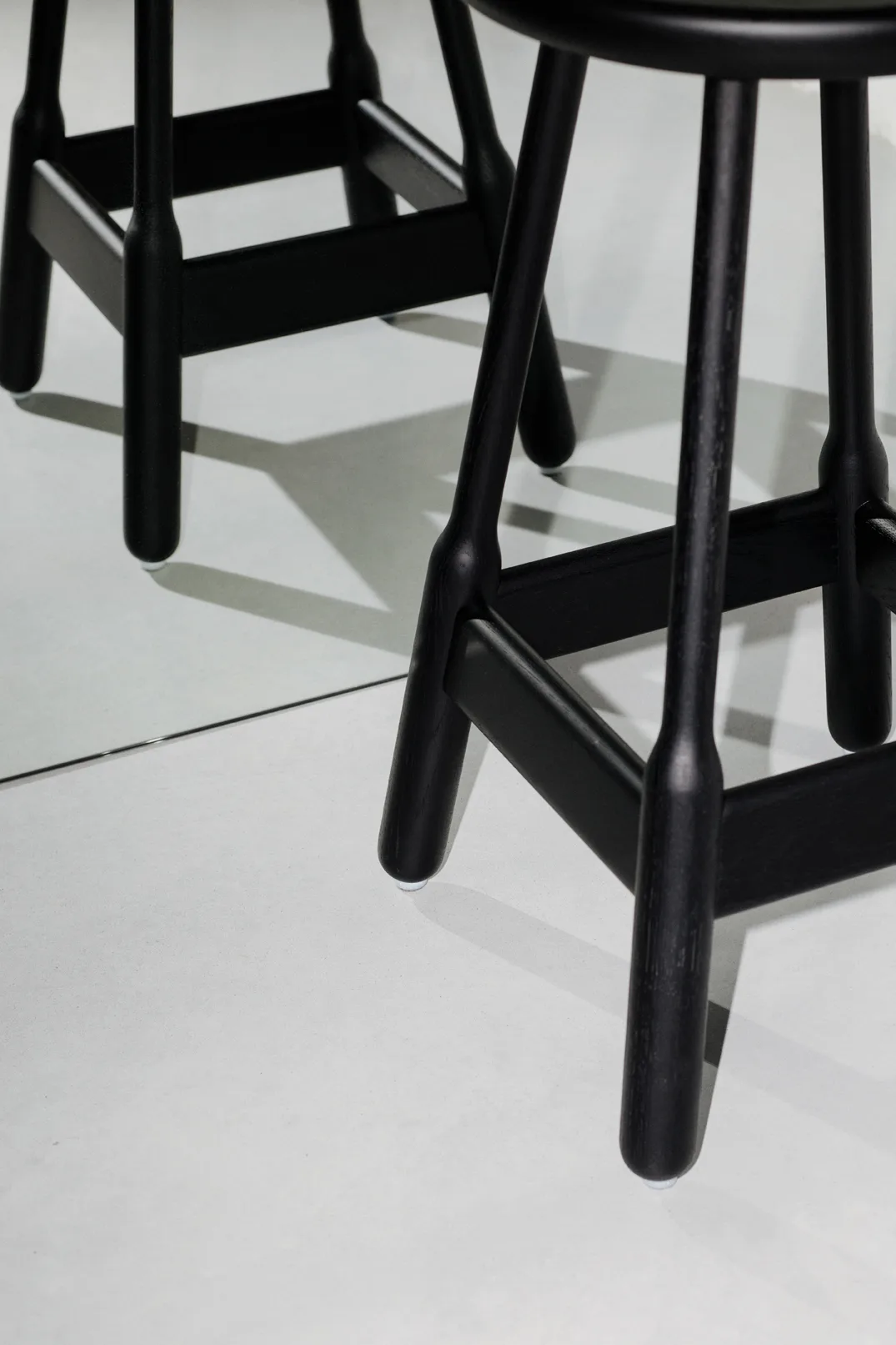 Albert barstol 50 cm, Svartbetsad ek Massproductions