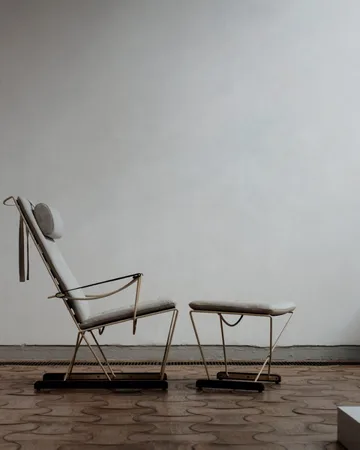 Spark Lounge Chair, ivory-valnötsbetsad bok - Romo Ruskin Quill 7757/10 - Massproductions