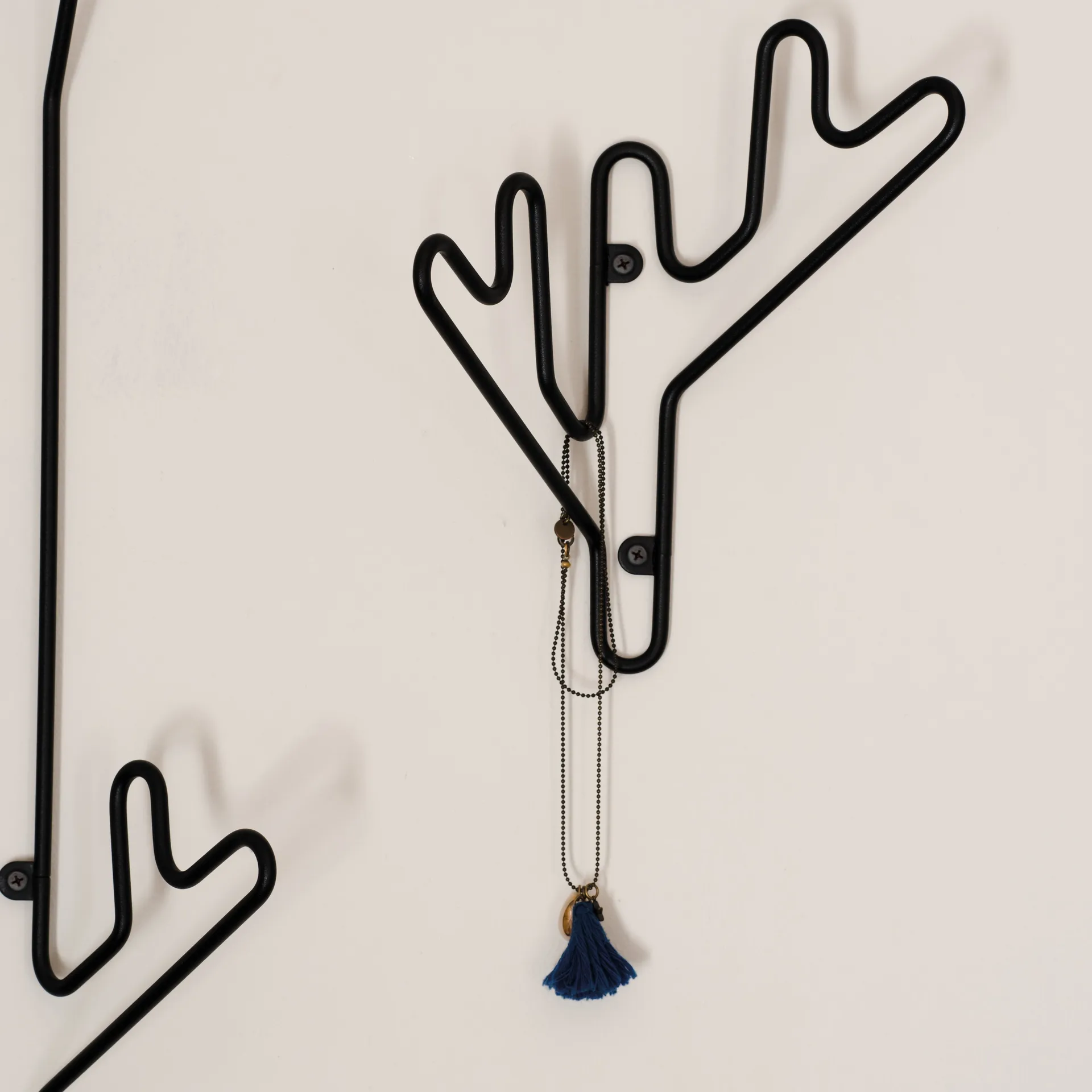 Twig hängare, svart Maze