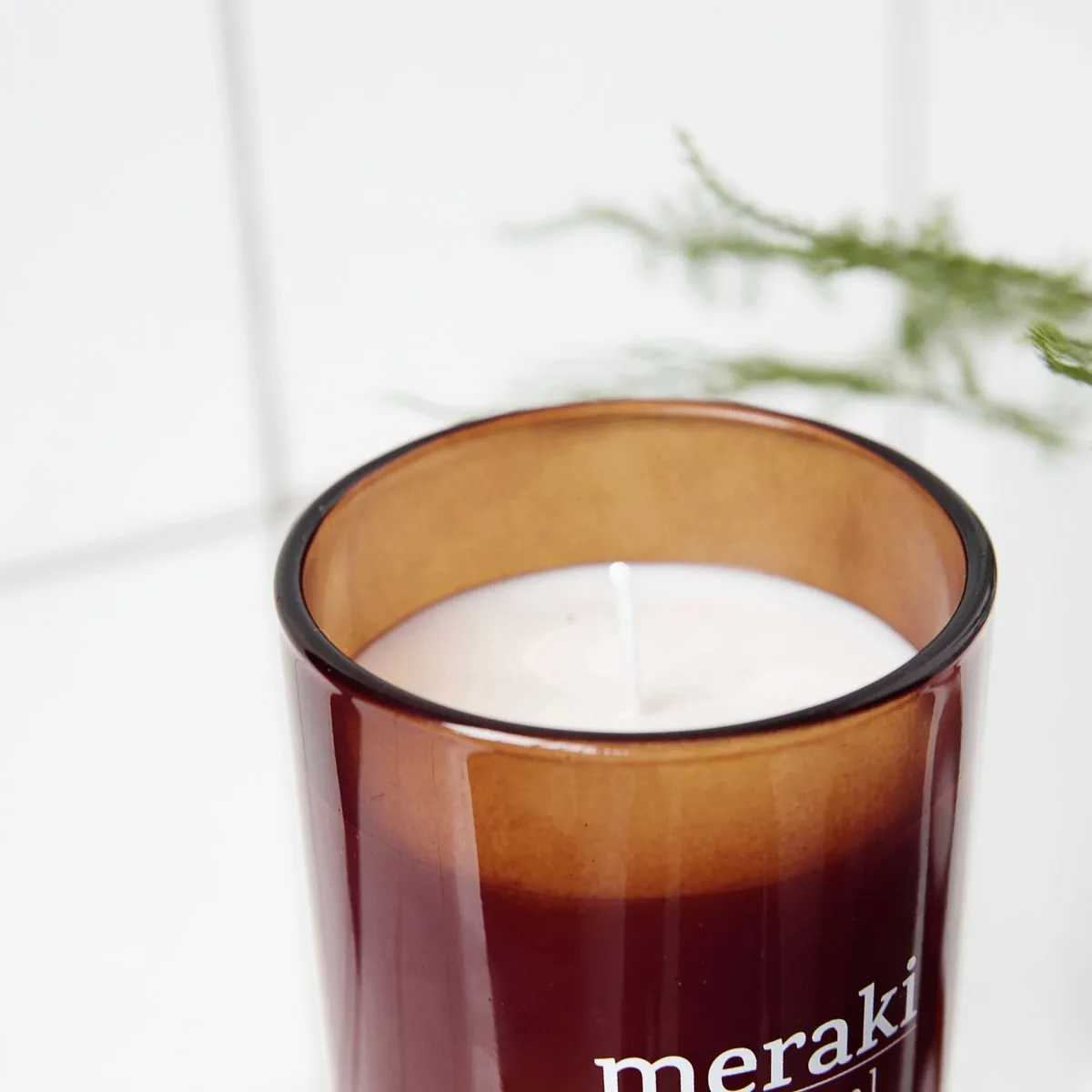 Meraki doftljus brunt glas 12 timmar, Nordic pine Meraki