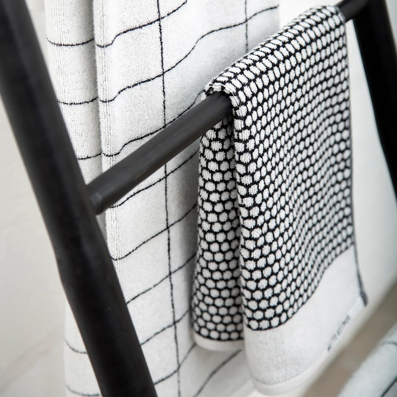 Grid gästhandduk, Svart-off white Mette Ditmer