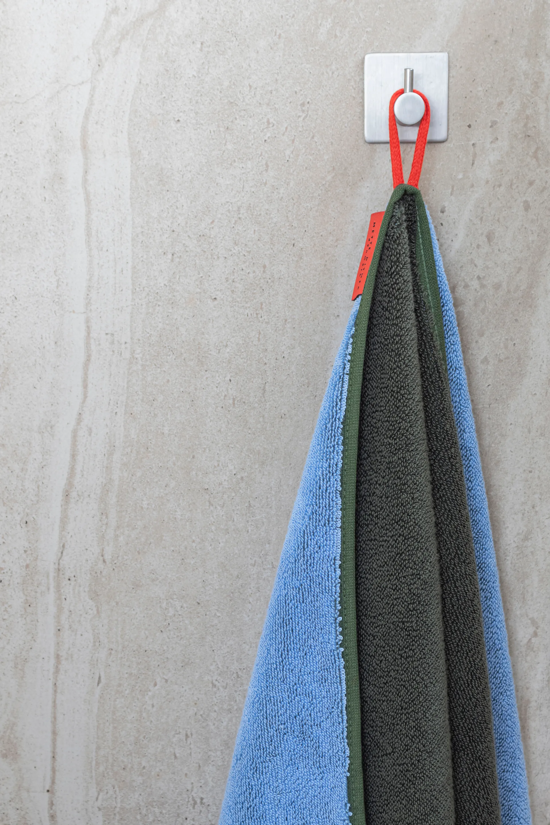 Soft badhandduk 70x133 cm, Dark olive-light blue Mette Ditmer