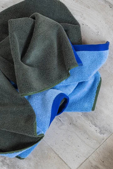 Soft badhandduk 70x133 cm - Dark olive-light blue - Mette Ditmer