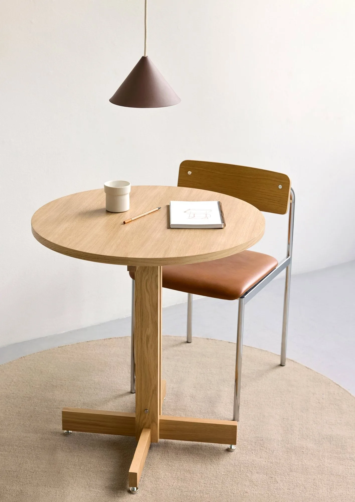 KUMU cafébord, Oljad ek, Ø65 cm MOEBE