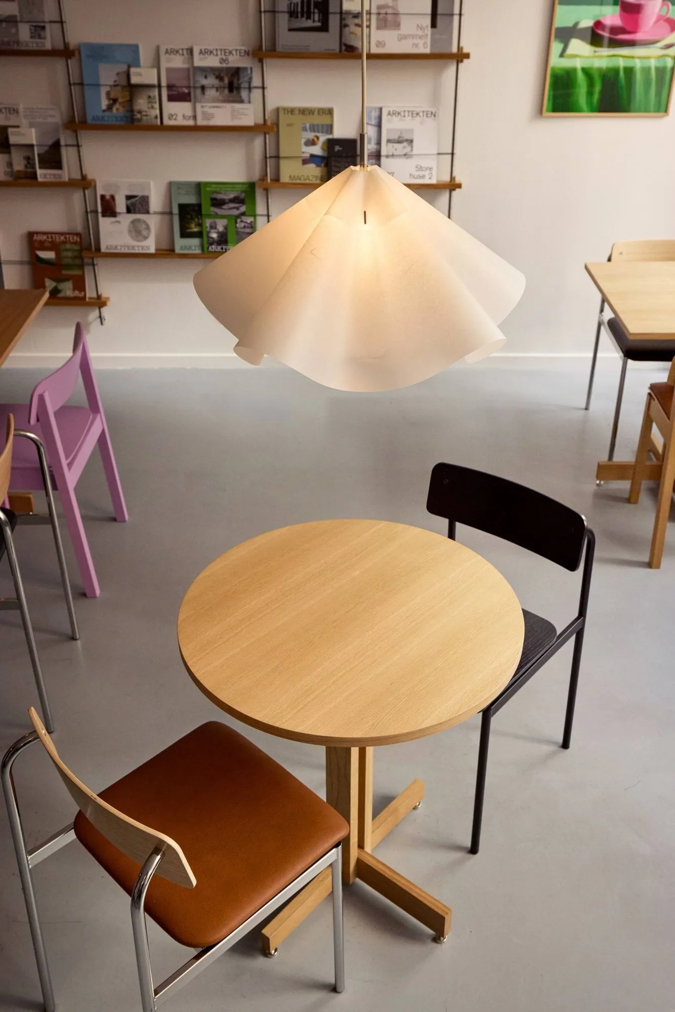 KUMU cafébord, Oljad ek, Ø65 cm MOEBE