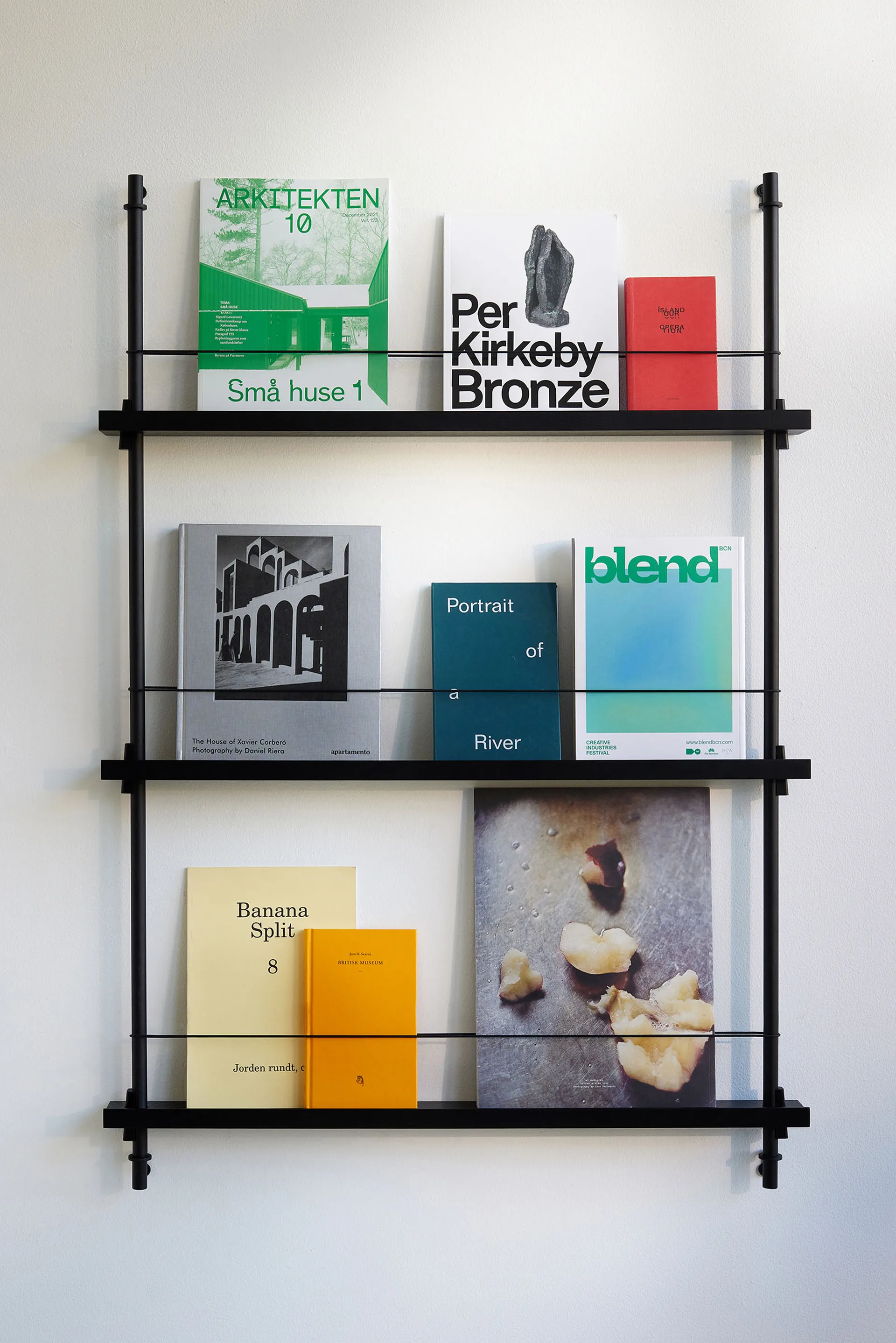 Magazine Shelving tidningsställ, Ek-deep blue, 85x115x7 cm, MS.115.1 MOEBE