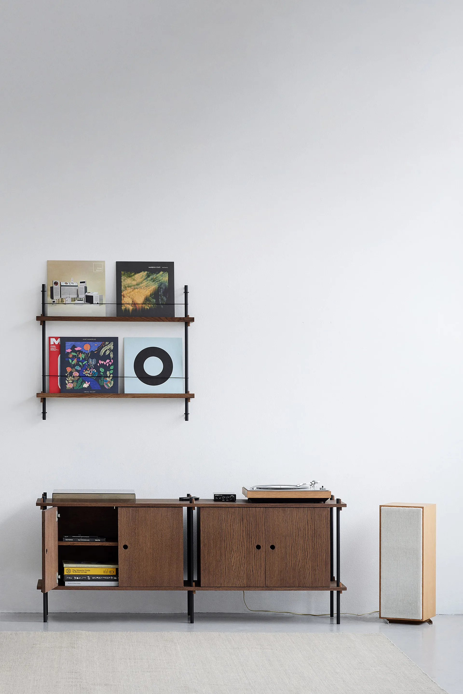 Magazine Shelving tidningsställ, Ek-pine green, 85x115x7 cm, MS.115.1 MOEBE