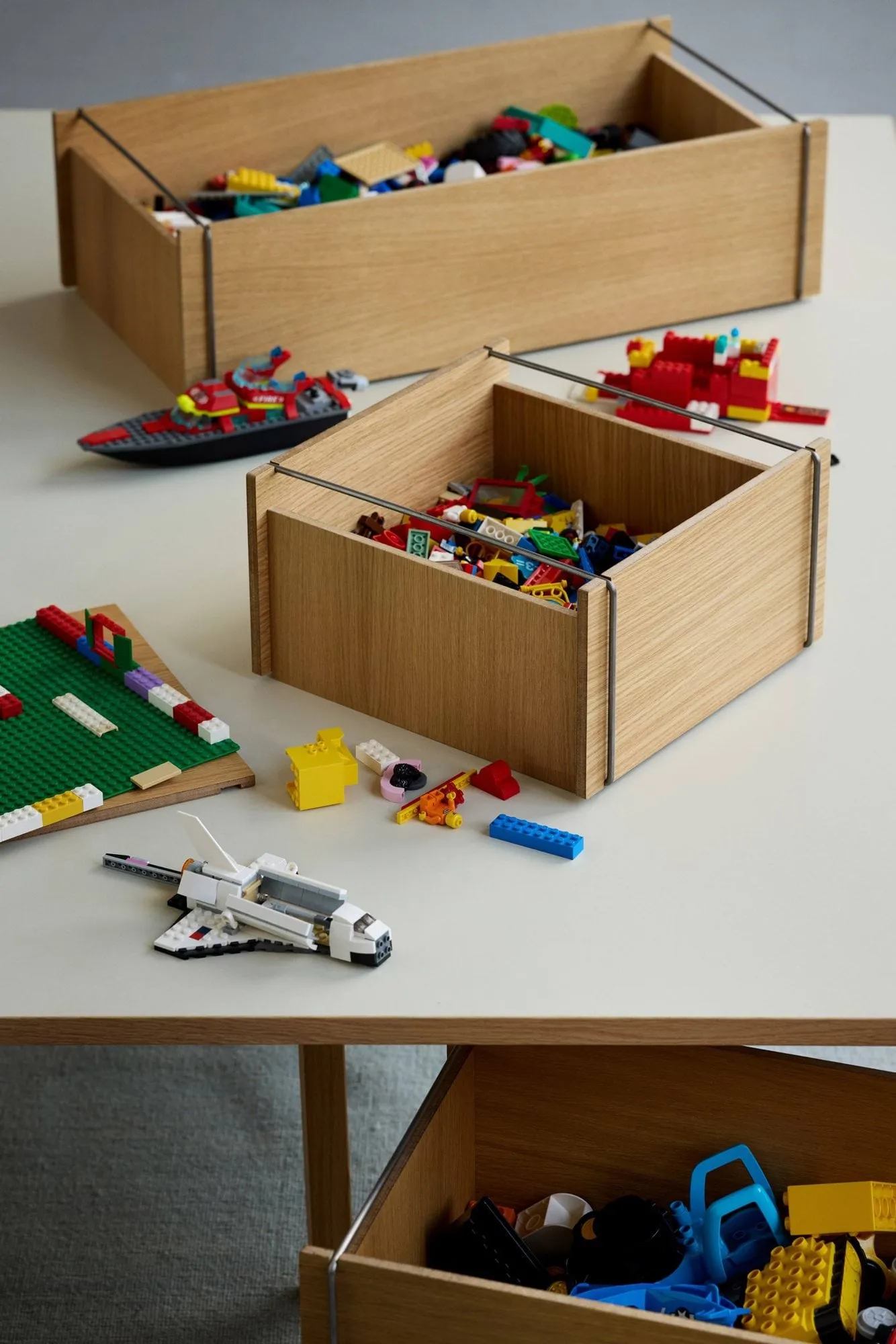 Moebe storage box, Oljad ek-svart, low, 16,5x60x31 cm MOEBE