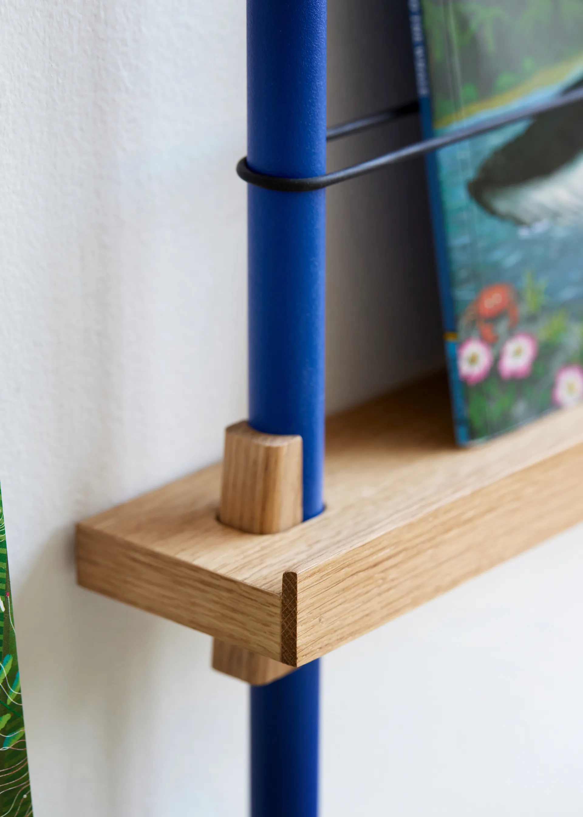 Moebe tidningsställ, Oak-blue MOEBE