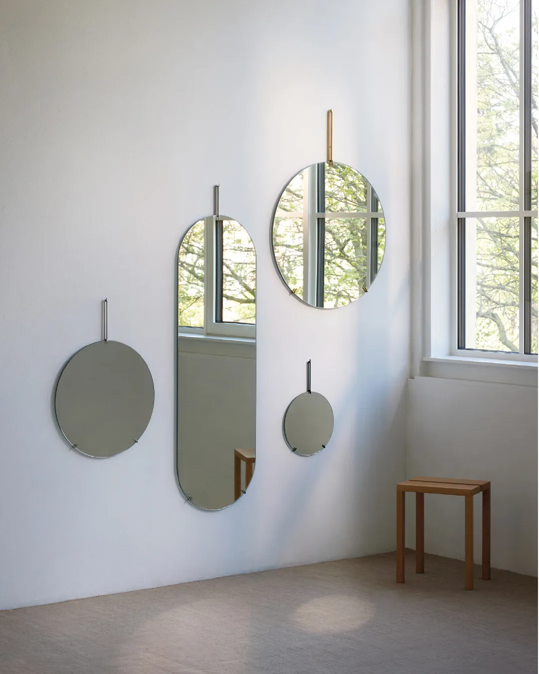 Moebe väggspegel 133 cm, Stainless steel MOEBE