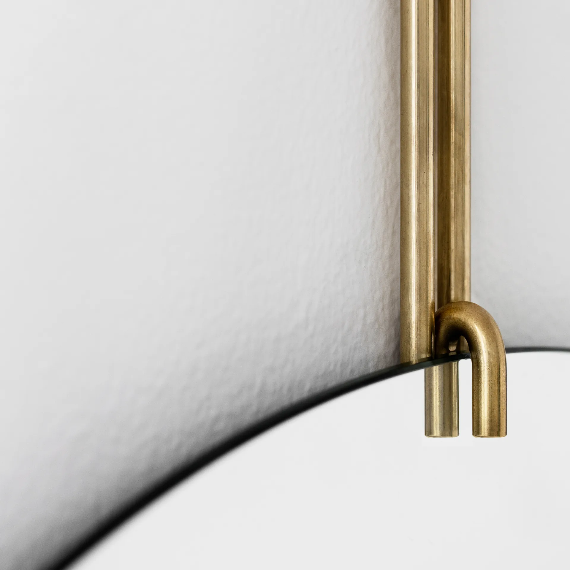 Moebe Wall mirror Ø 30 cm, Mässing MOEBE