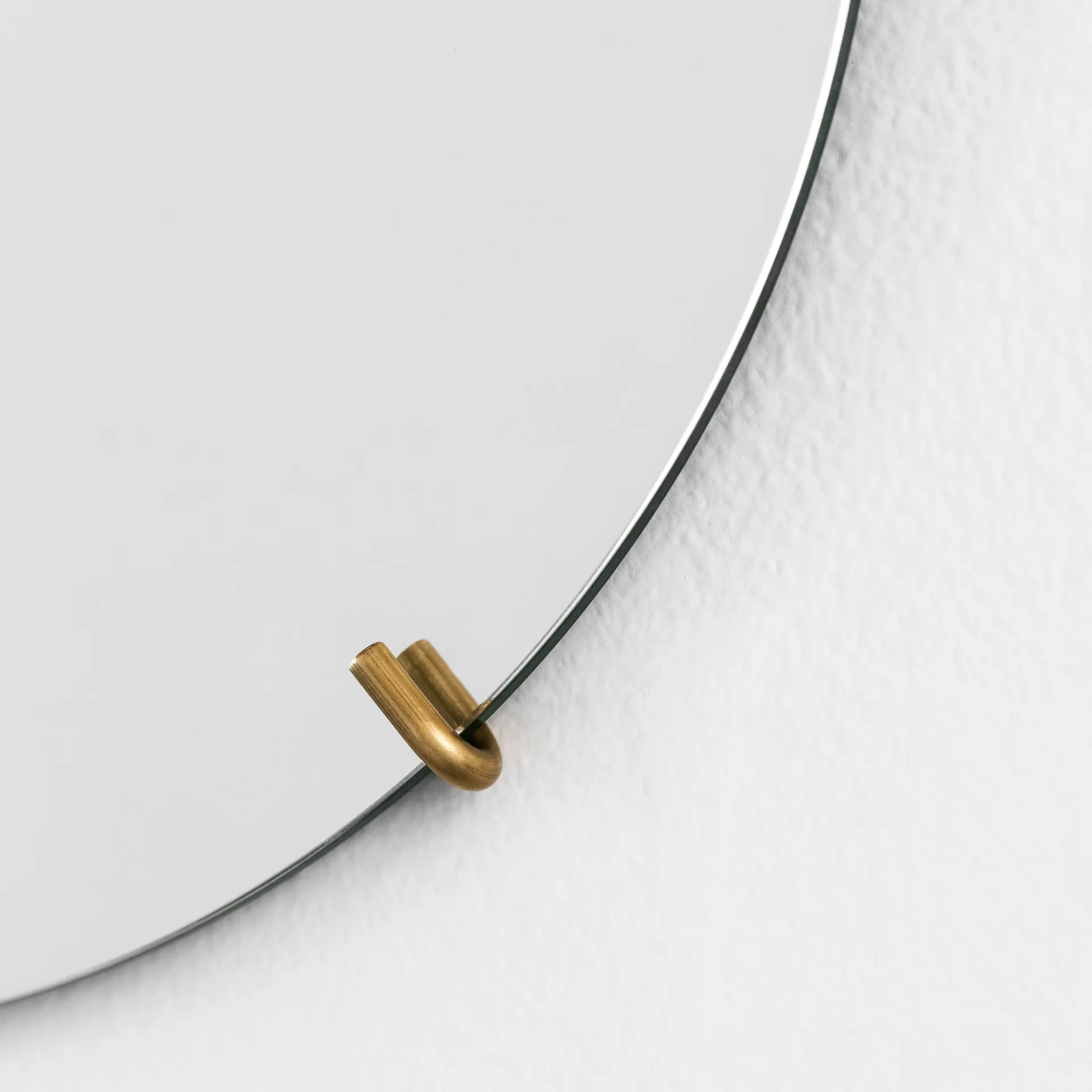 Moebe Wall mirror Ø 30 cm, Mässing MOEBE