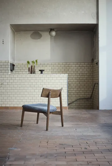 Tetra lounge chair - Granitfärgat tyg-mörkoljad ek - MUUBS