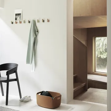 Attach klädhängare 2-pack - Oak-Dark green - Muuto