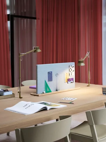 Dedicate L2 bordslampa med klämma - Brown Green - Muuto