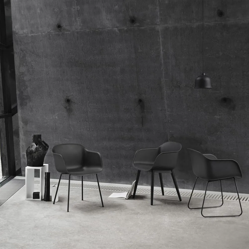 Fiber chair stol med armstöd, Anthracite Black (plastic) Muuto