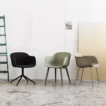 Fiber karmstol träben - läder stone, brunbetsade ekben - Muuto