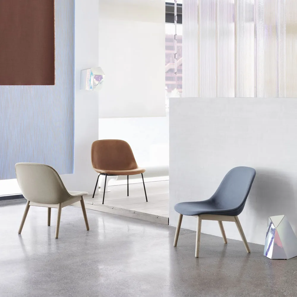 Fiber loungestol wood base, natural white, ekben Muuto