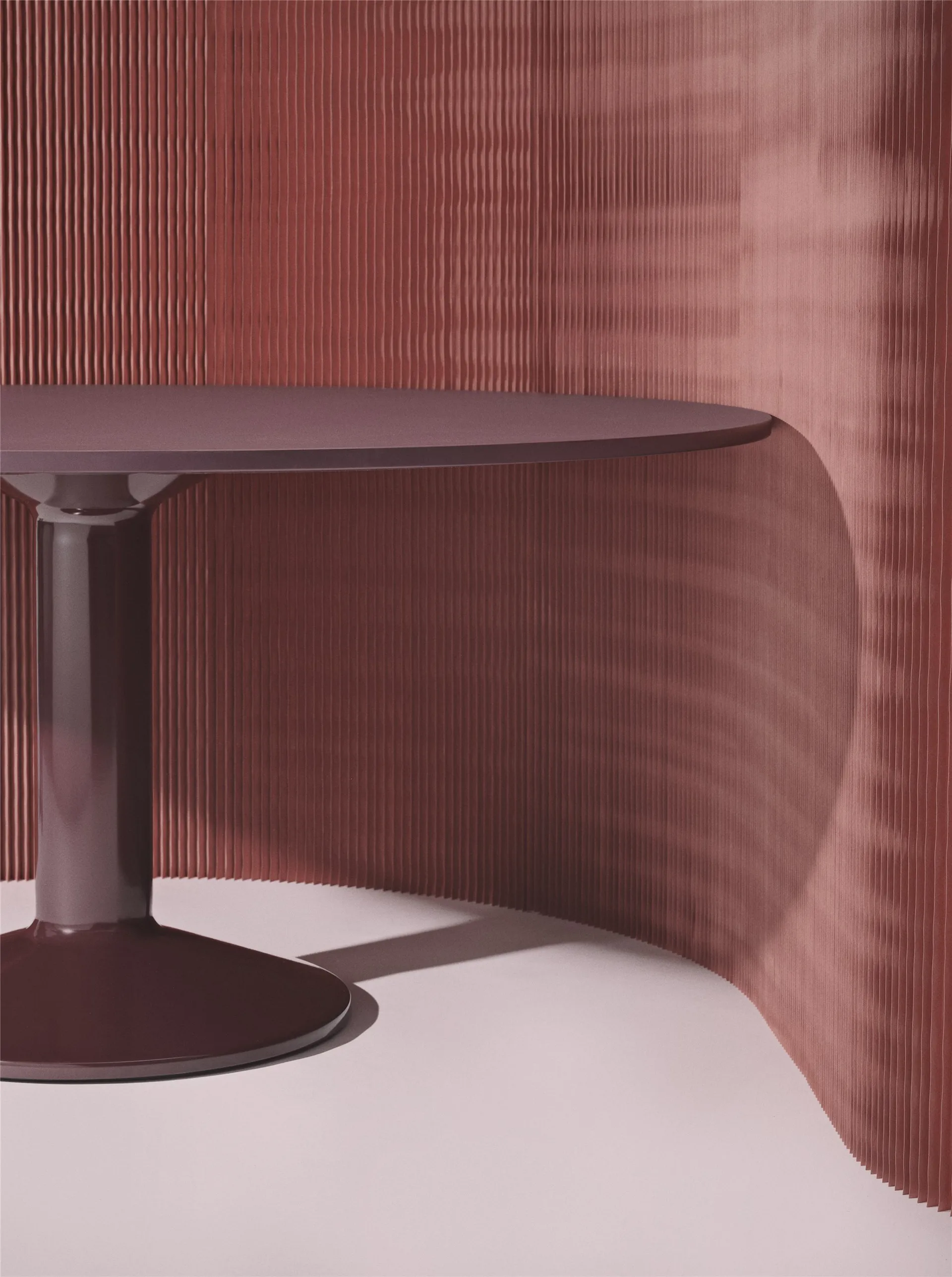 Midst pelarbord, Dark red linoleum-dark red, Ø160 cm Muuto