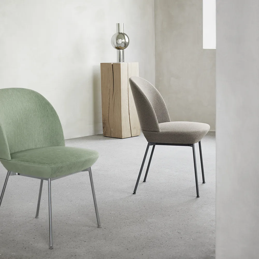 Oslo sidostol tygklädd, Twill weave 530-Anthracite Muuto