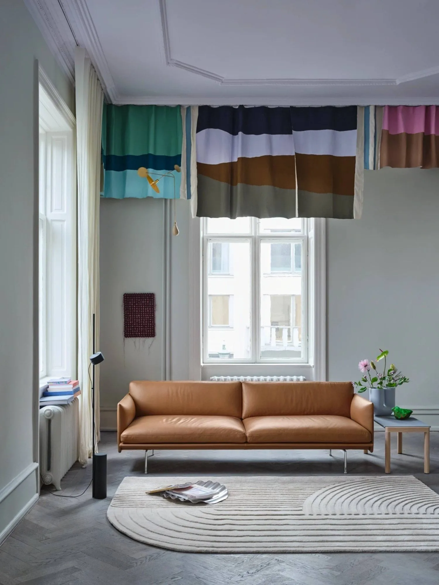 Outline soffa 3-sits läder, Cognac-svarta ben Muuto